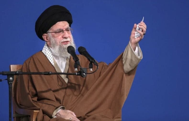 Khamenei Balas Ancaman Trump: Pasukan Terkuat Akan Dipukul sampai Tak Bisa Bangun