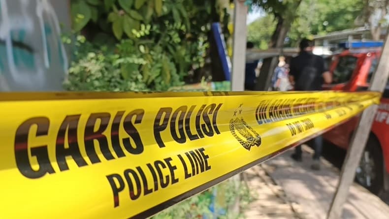 Truk Boks Terbalik di Tol Wiyoto Wiyono, Diduga gegara Pecah Ban