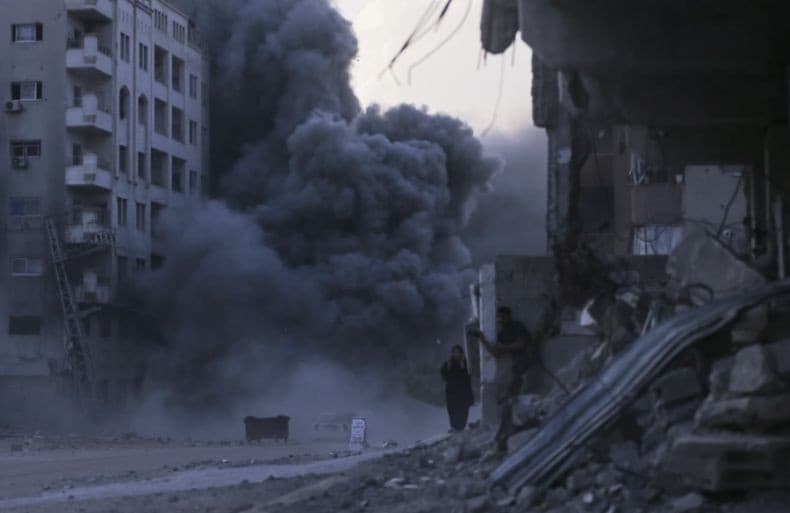 Pasukan Israel Terus Bombardir Gaza di Hari Kedua Ramadan