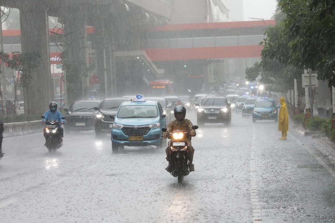 Peringatan Dini BMKG: Waspada Hujan Lebat Hari Ini, Berikut Daftar Wilayahnya