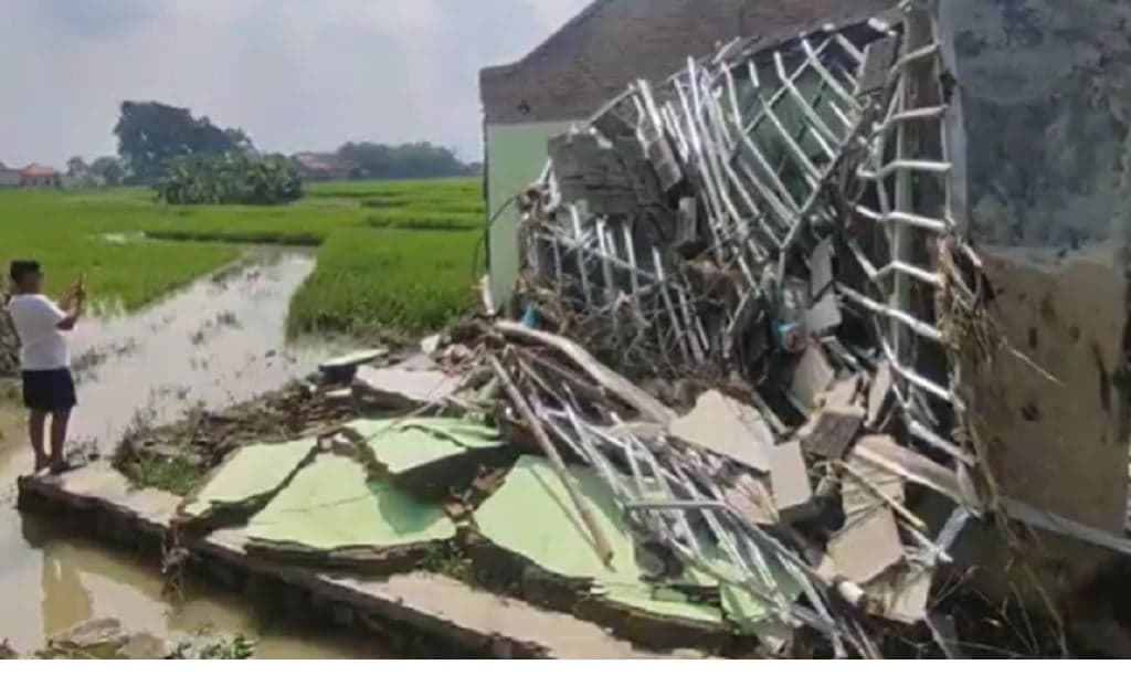 Cerita Mencekam Korban Banjir Bandang di Cirebon, Air Nyaris Menyentuh Atap Rumah