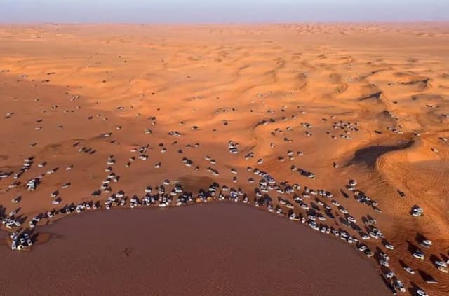 Setelah Salju, Warga Saudi Dikejutkan dengan Gurun Tandus Berubah Jadi Danau