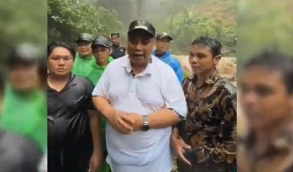 Dramatis! Bupati Maros Nyaris Diterjang Banjir Bandang saat Resmikan Sekolah