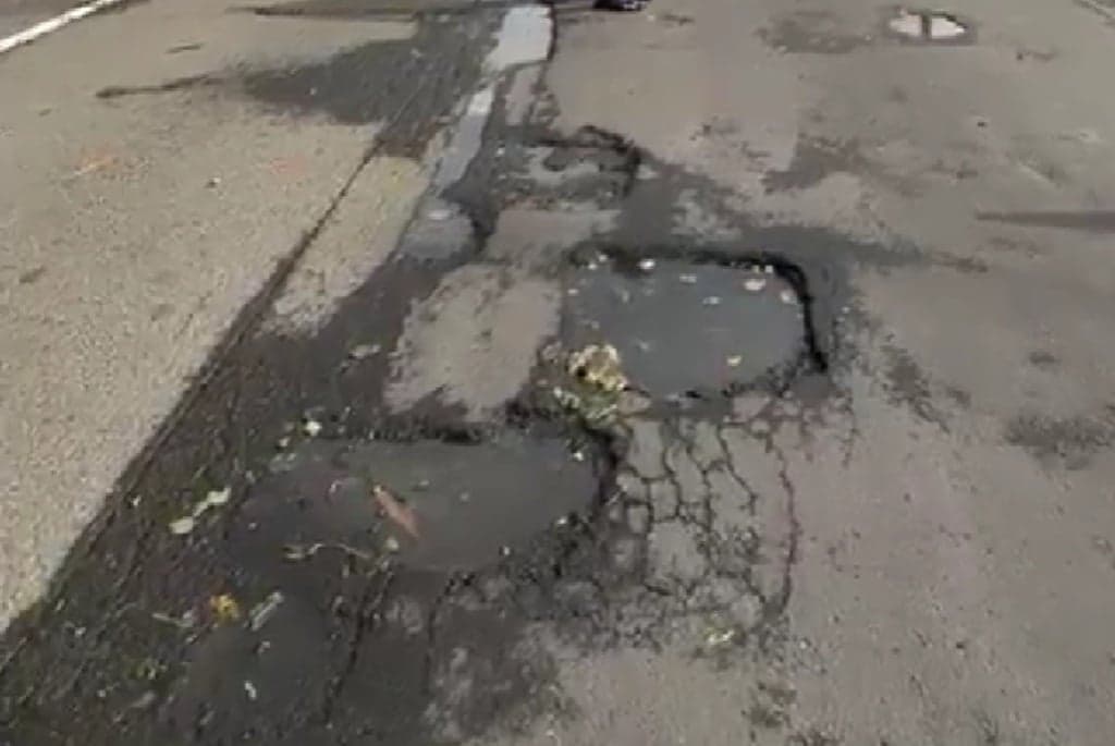 Istana Soroti Banyak Jalan Berlubang gegara Hujan: Berisiko Fatal