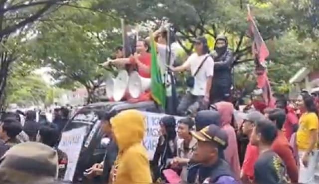 Demo Mahasiswa di Kantor Bupati Jeneponto Ricuh, Protes Kartu KIS Dinonaktifkan