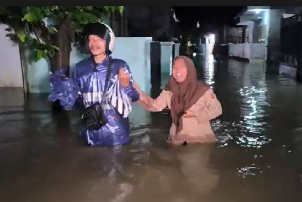 Banjir Kiriman Rendam 5 Kecamatan di Cirebon, Ketinggian Air Capai 1,5 Meter
