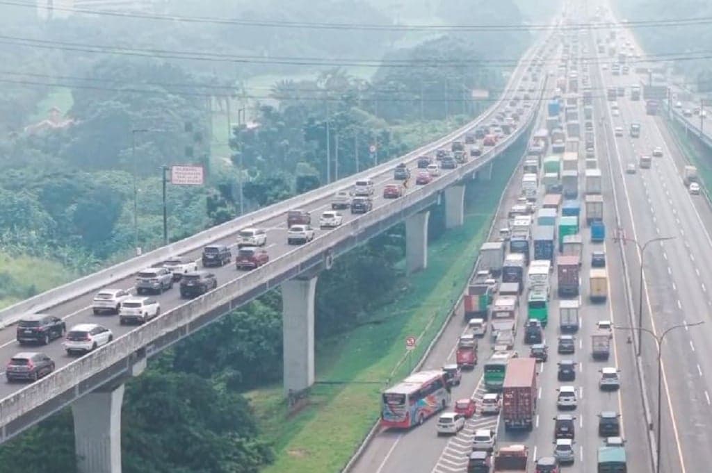 Libur Panjang Imlek dan Jelang Ramadan, Tol MBZ dan Jakarta-Cikampek Padat Merayap