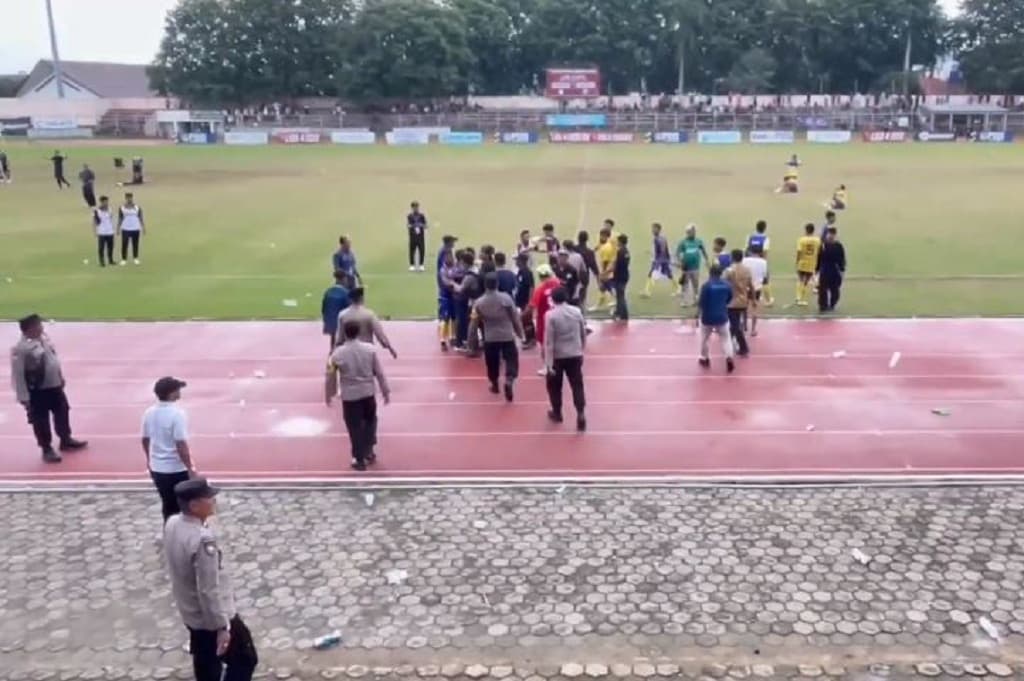 Final Liga 4 Lampung Ricuh, Wasit Dikejar dan Dipukul usai Anulir Gol