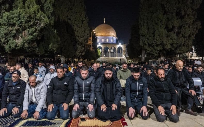 Penampakan Salat Tarawih Perdana di Masjid Al Aqsa, Dibanjiri Ribuan Jemaah Palestina