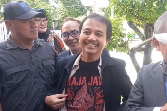 Kenakan Kaus Raja Jawa, Roy Suryo Jadi Saksi Sidang Gugatan CLS Ijazah Jokowi di PN Solo