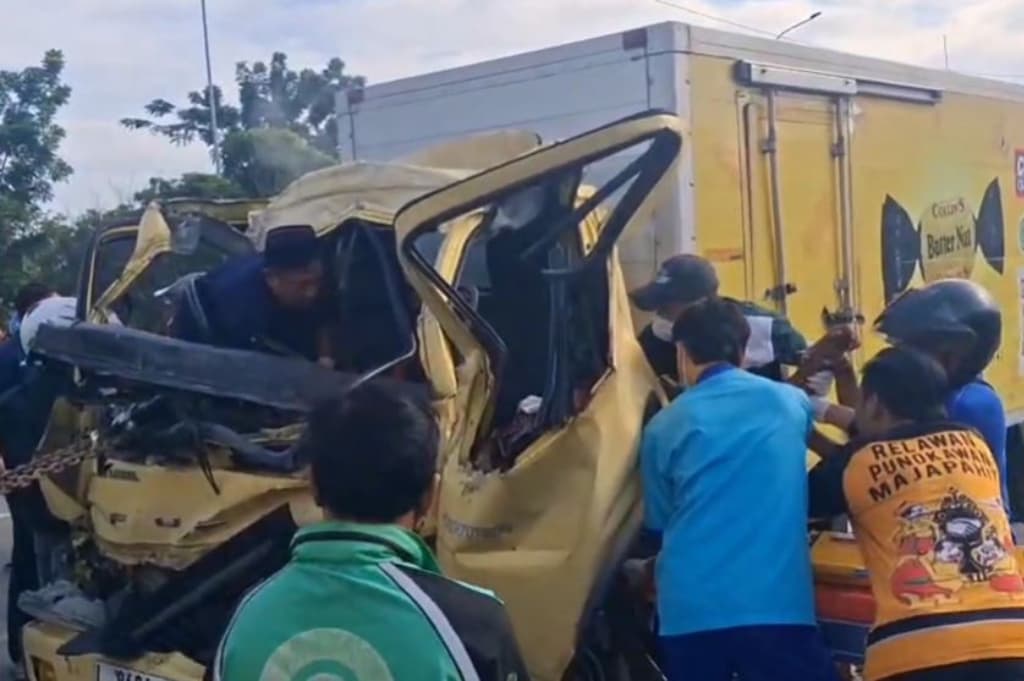 Kecelakaan Maut Truk Tabrak Truk Sidoarjo, Sopir Tewas Kernet Luka-Luka