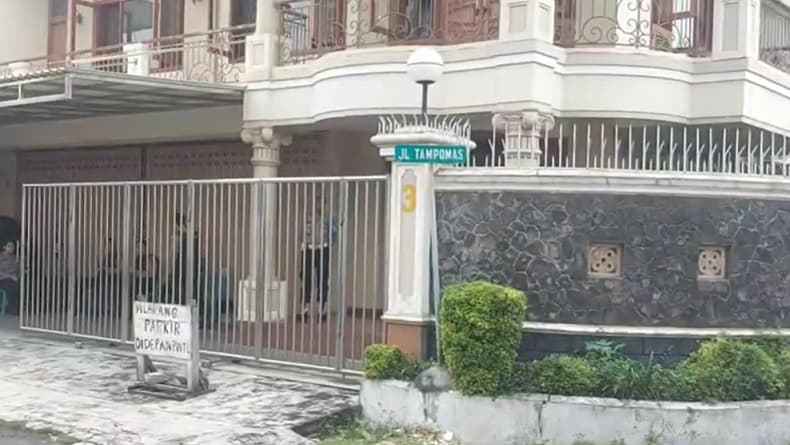 Bareskrim Geledah Rumah Mewah di Surabaya, Usut TPPU Rp25,8 Triliun dari Tambang Emas Ilegal