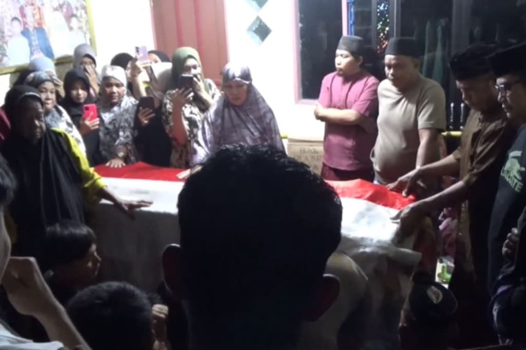Jenazah Bripda Dirja Pratama Tiba di Pinrang, Disambut Tangis Keluarga di Rumah Duka