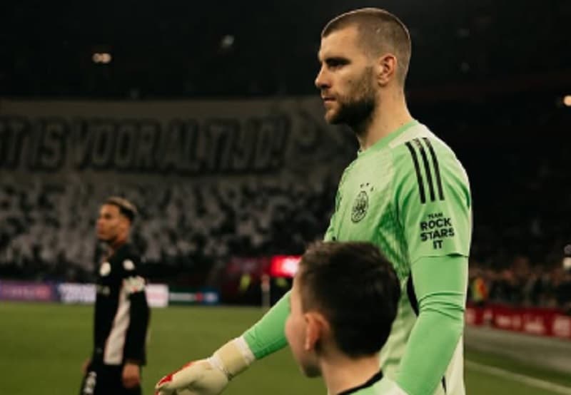 Maarten Paes Dihujani Kritik di Ajax, Nama Jordi Cruyff Ikut Terseret