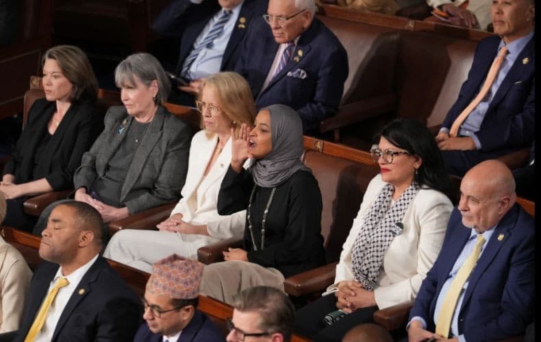 Trump Desak 2 Muslimah Anggota DPR AS Dideportasi, Kenapa?