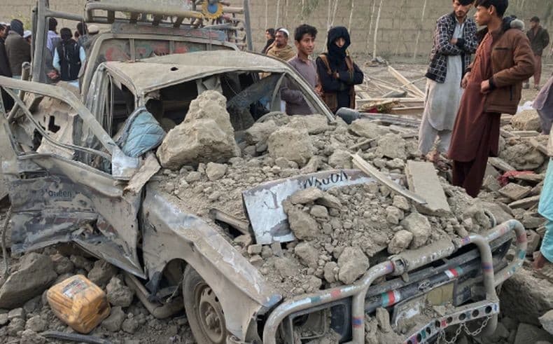 Pakistan dan Afghanistan Perang, Saling Bombardir