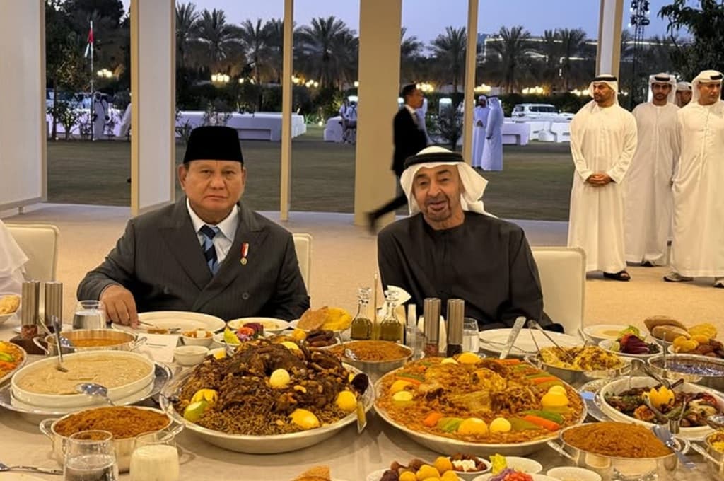 Momen Keakraban Prabowo Buka Puasa Bersama MBZ, Pererat Hubungan RI-UEA