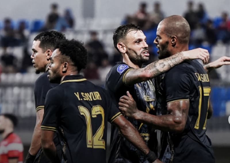 Da Silva Menggila! Malut United Bungkam Madura United, Laga Diakhiri Insiden Kolaps