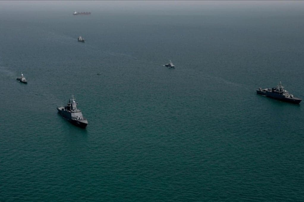 Kapal Berbendera UEA Meledak di Selat Hormuz, 3 ABK WNI Masih Dicari