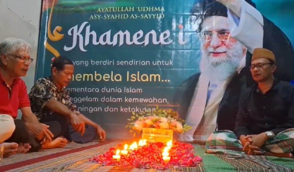 Warga Surabaya Gelar Doa Bersama atas Gugurnya Ali Khamenei