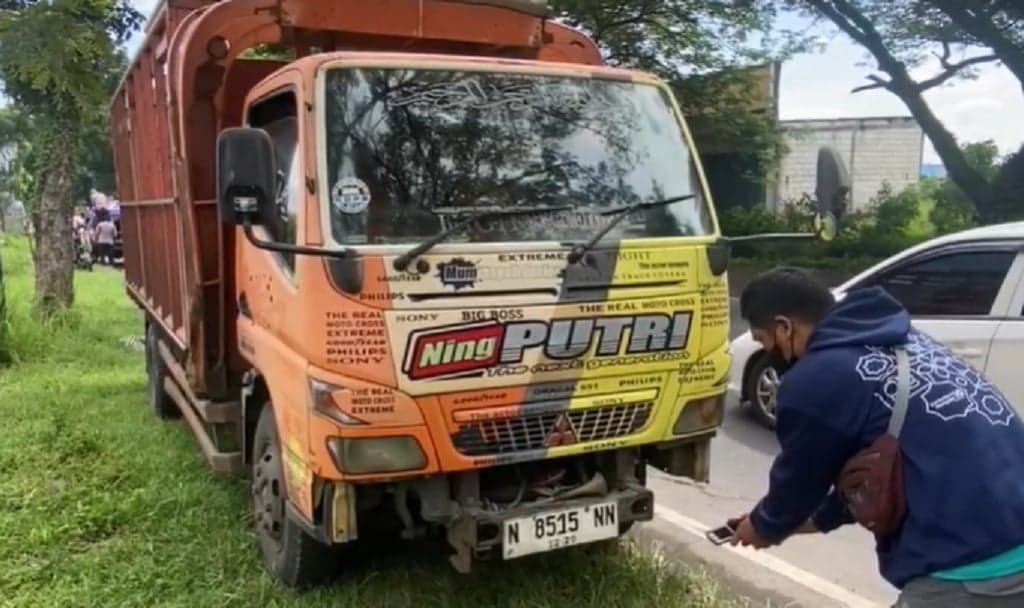 Kecelakaan di Jombang, Pemotor Wanita Tewas Ditabrak Truk Ugal-Ugalan