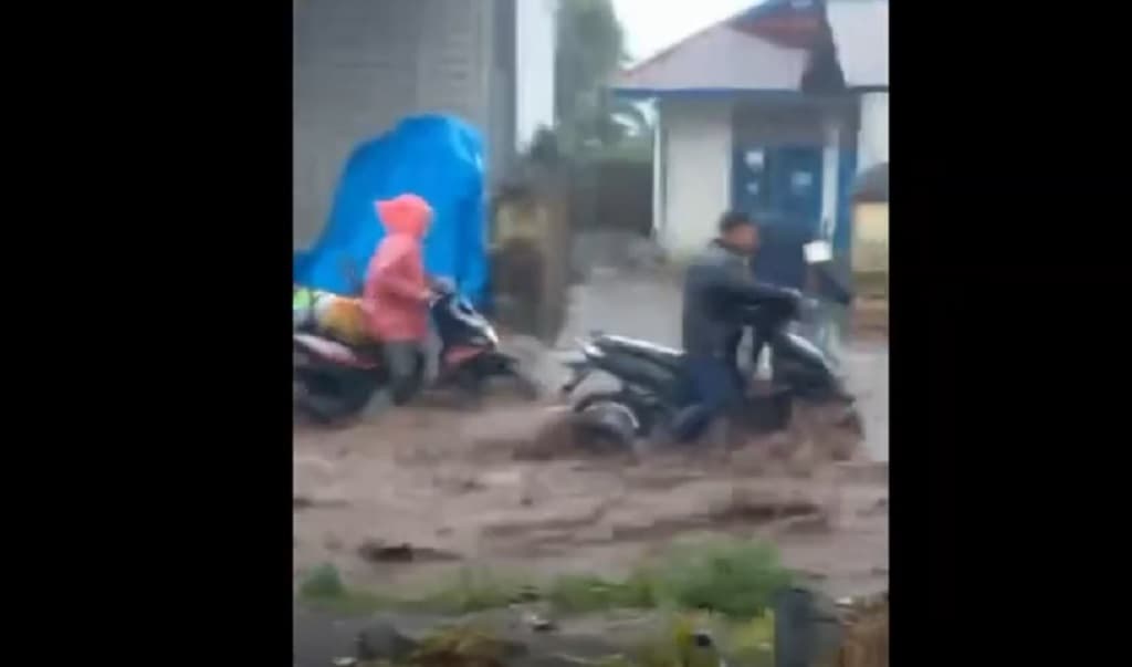 Banjir Bandang Terjang 3 Desa di Kerinci, Jalur Jambi-Sumbar Putus Total