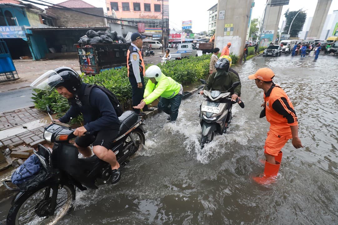 Banjir Jakarta Belum Surut, 64 RT Masih Terendam Air