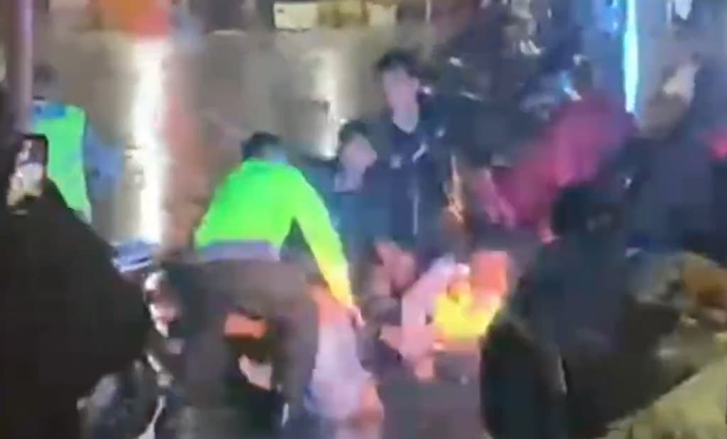 Kapolsek Kaliwungu Dikeroyok Kelompok Pemuda Mabuk saat Bubarkan Tawuran Sahur