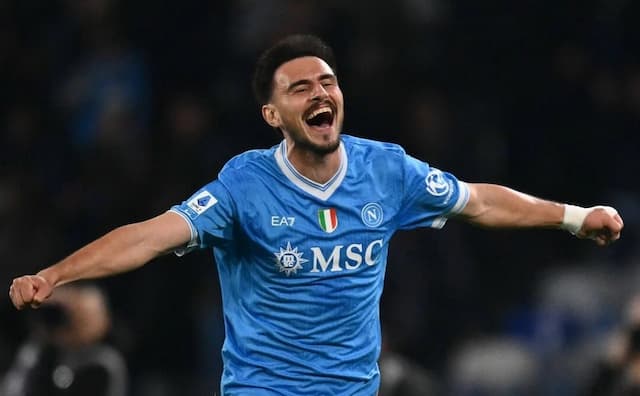 MU Pantau Gelandang Napoli, Tak Perlu Keluar Biaya Mahal