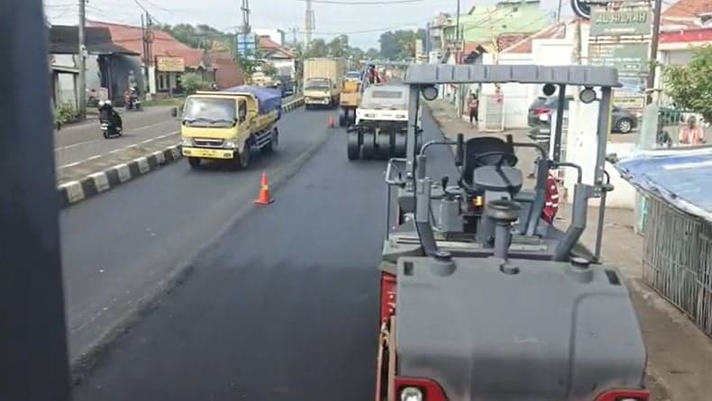 Kondisi Terkini Jalur Pantura Plumbon Cirebon Jelang Mudik, Penambahan Lapisan Aspal