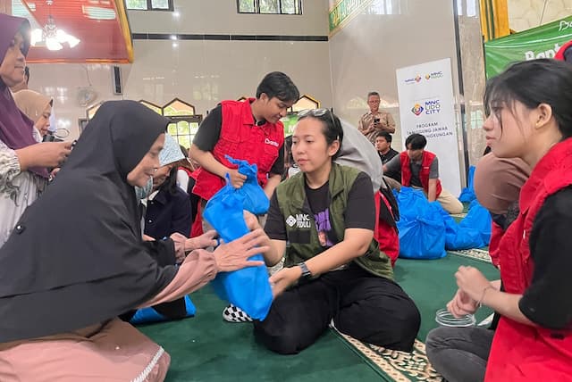MNC Peduli dan YBIB Salurkan 700 Sembako untuk Warga Sekitar KEK MNC Lido City