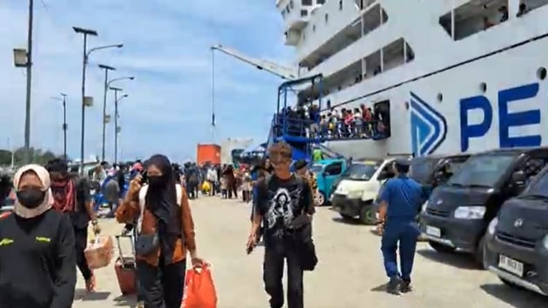 Arus Mudik Via Laut di Baubau Meningkat, 4.000 Penumpang Tiba di Pelabuhan Murhum
