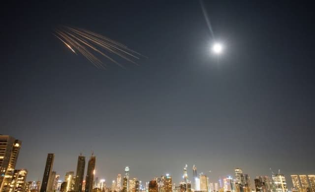 Iran Siap Ladeni Serangan AS: Kami Punya Banyak Kejutan!