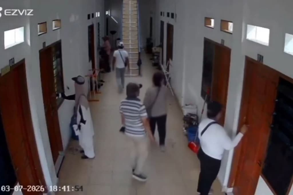 Viral Gerombolan Orang Gedor Kamar Kos Wanita di Medan, Modus Apa?