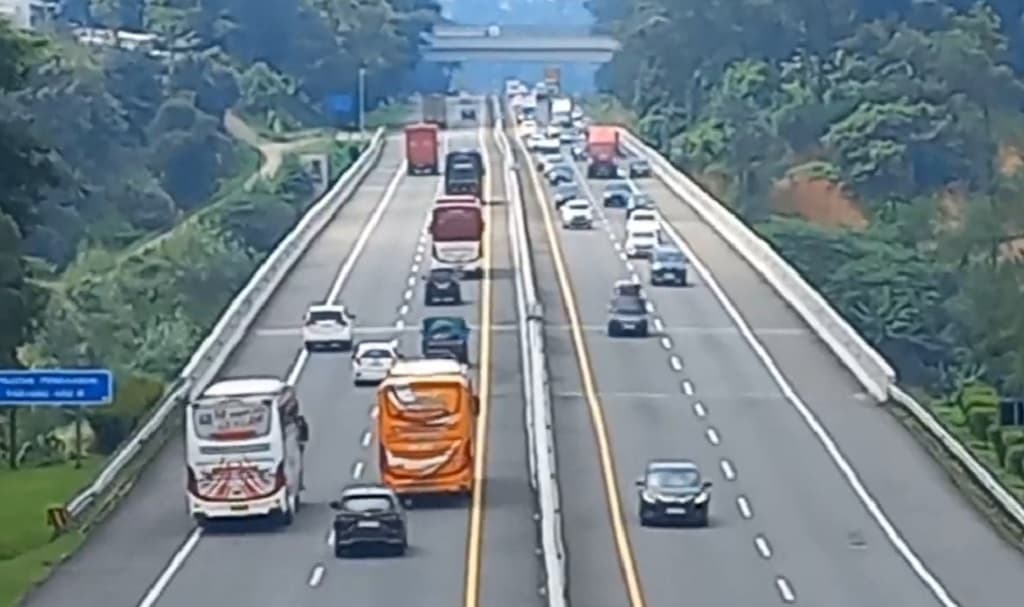 H-6 Lebaran, 2.700 Kendaraan Pemudik Serbu Tol Semarang-Solo 