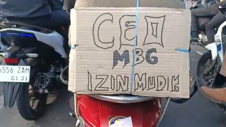 Arus Kendaraan Padati Pantura Cirebon, Tulisan Unik di Kendaraan Pemudik Jadi Sorotan