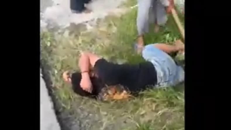 Tepergok Saat Beraksi, Maling Motor Bersenpi di Karawang Babak Belur Dihakimi Massa