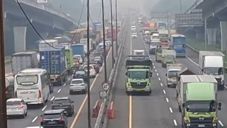 Polisi Tunda Penerapan One Way di Tol Jakarta–Cikampek, Arus Mudik Masih Lancar