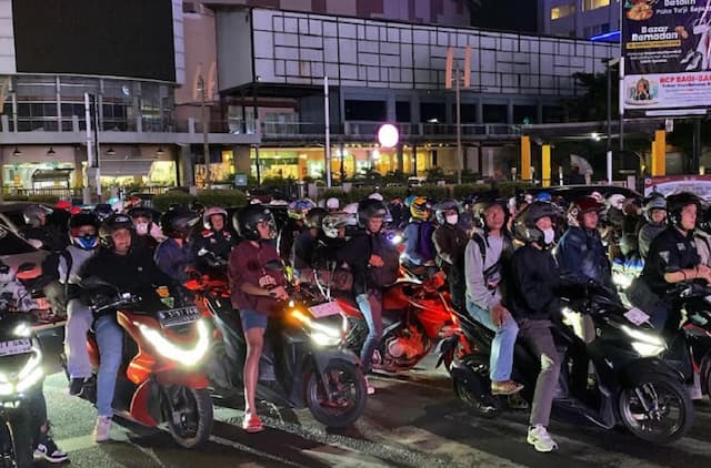 Puncak Arus Mudik Lebaran 2026, Jalan Kalimalang Dipadati Pemudik Motor Malam Ini 