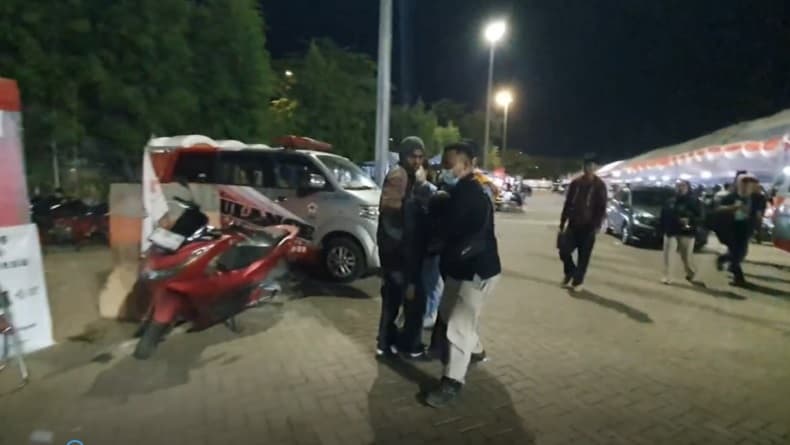 Kelelahan, Pemudik Motor Pingsan Saat Antre Masuk Kapal di Pelabuhan Ciwandan