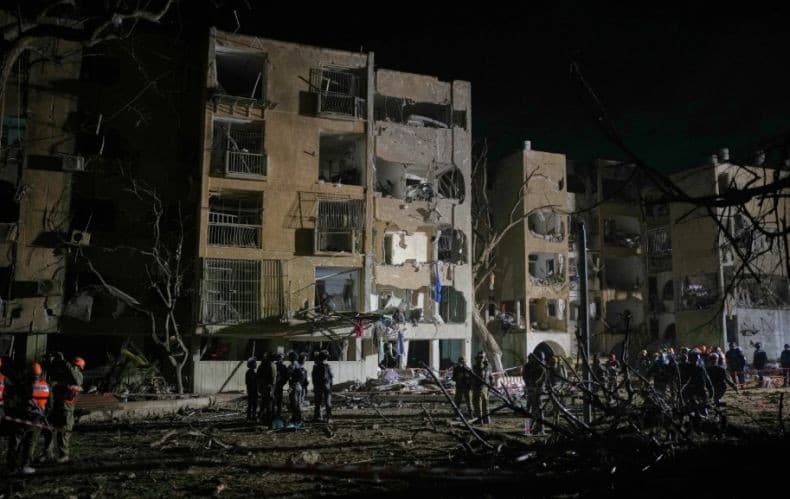 Satu Rudal Iran Porak-porandakan Kota Arad Israel, Puluhan Orang Luka