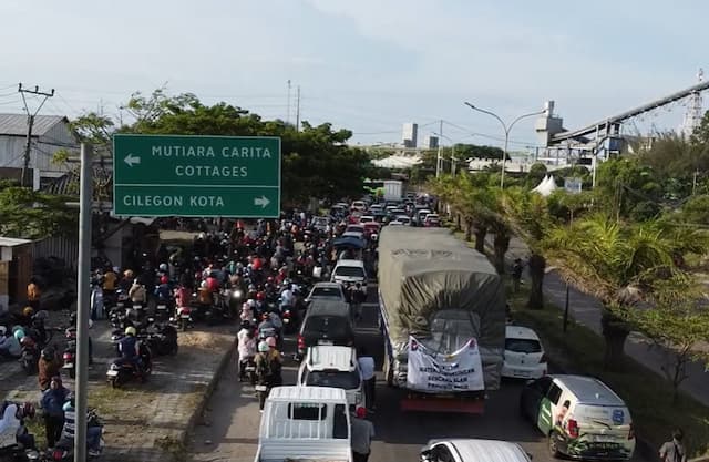 Jalur Lingkar Selatan Cilegon Merayap Imbas One Way Arah Wisata, Polisi Minta Maaf