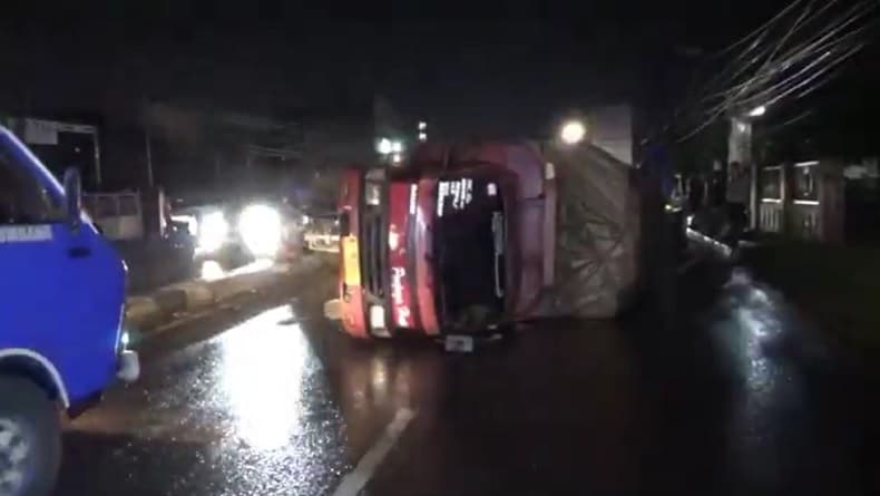 Kecelakaan Beruntun Dini Hari di Jombang, Diduga akibat Kondisi Jalan Gelap