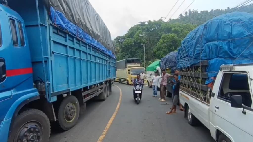 Ribuan Truk Sembako Tertahan di Pelabuhan Bakauheni Lampung, Sayuran Membusuk