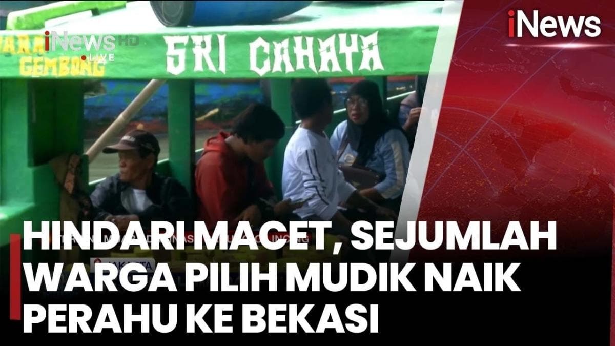 Hindari Macet, Sejumlah Warga Pilih Naik Perahu ke Bekasi