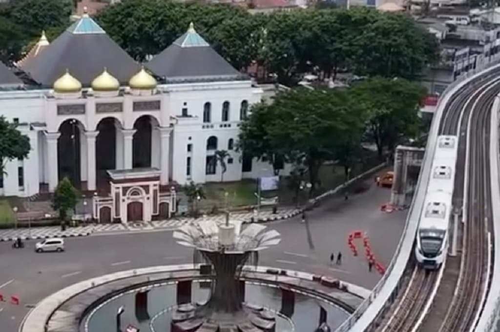 LRT Sumsel Diserbu 213 Ribu Penumpang saat Lebaran, Ekonomi Rakyat Ikut Ketiban Berkah