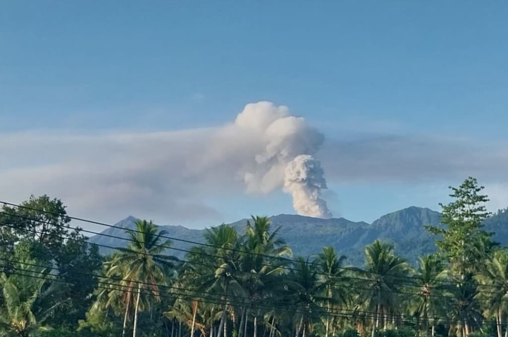Gunung Dukono di Maluku Utara Meletus Hari Ini, Muntahkan Abu Vulkanik 2.000 Meter