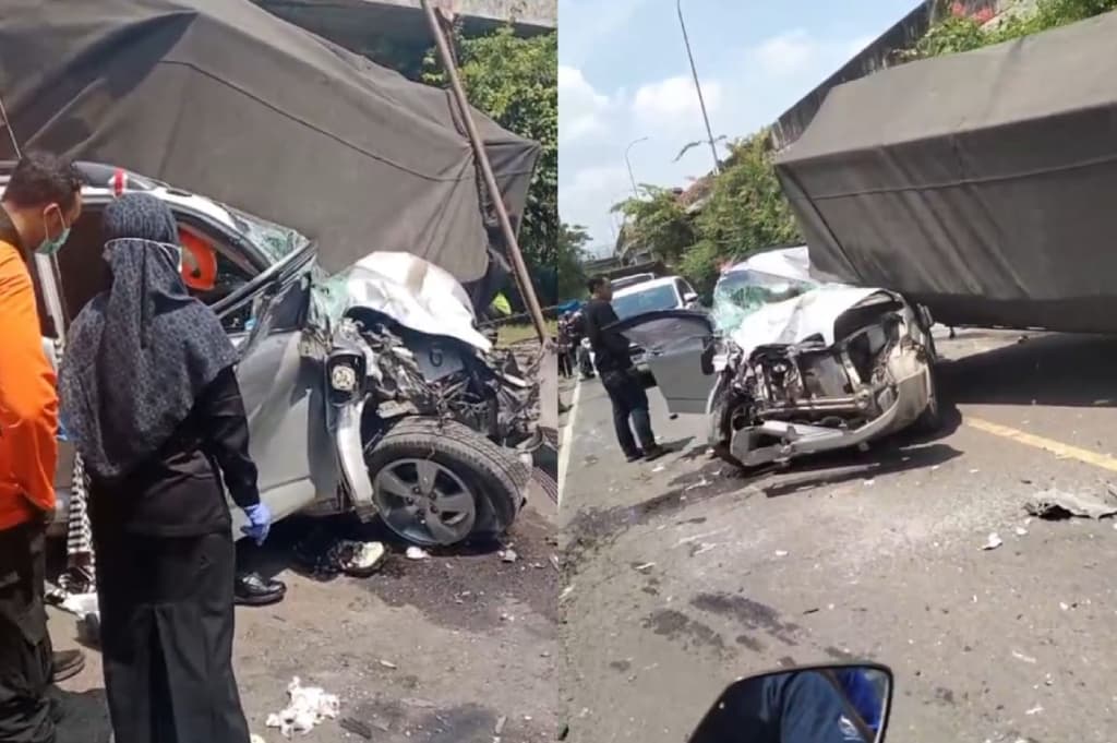 Kecelakaan di Bojonegoro, SUV Tabrak Truk di Bawah Flyover Ngraho usai Gagal Menyalip Kecelakaan di Bojonegoro, SUV Tabrak Truk di Bawah Flyover Ngraho usai Gagal Menyalip