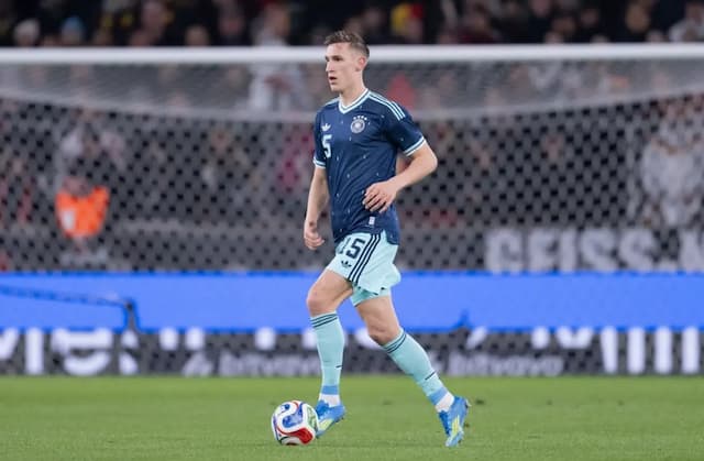 Real Madrid, MU dan Liverpool Saling Sikut! Rebutan Bek Tangguh Timnas Jerman