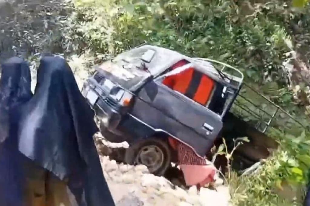 Kecelakaan di Bangkalan, Mobil Pikap Bawa Emak-Emak Hendak Kondangan Terjun ke Jurang